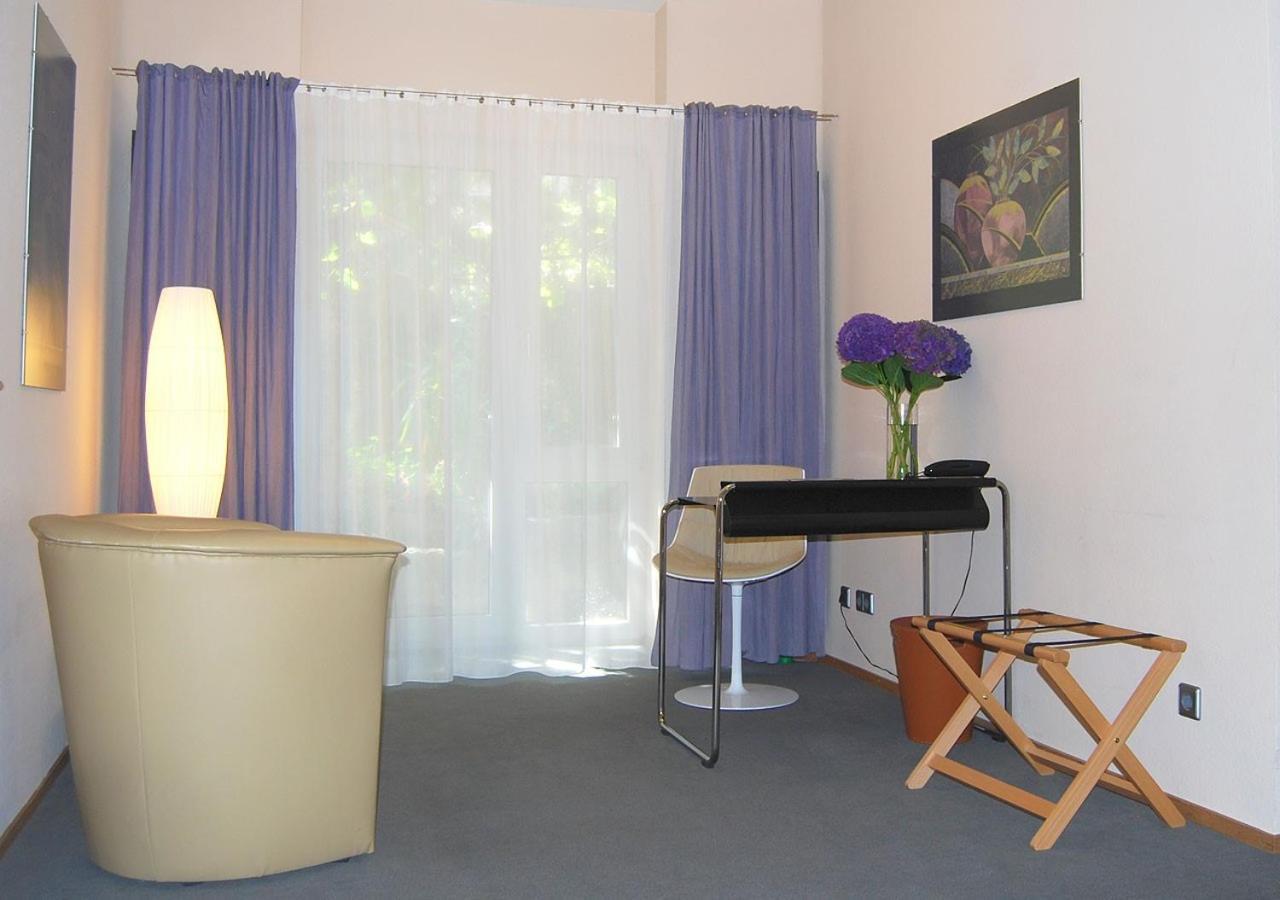 Central Hotel 2*